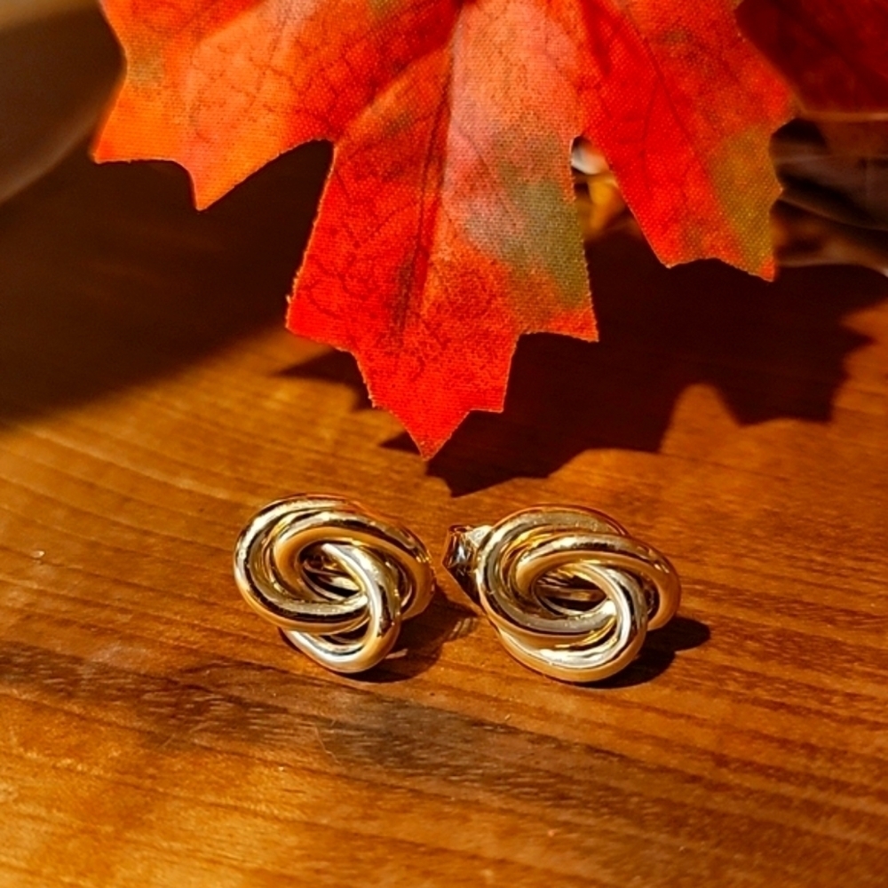 Trifari Gold-Toned Love Knot Earrings Pinwheel Clip On : Vintage